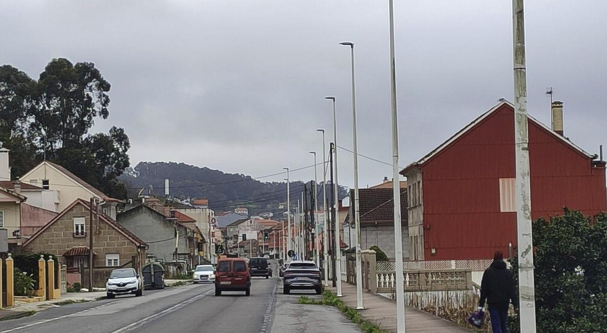 Iluminación pública en la recta de Agrelo, en Bueu.