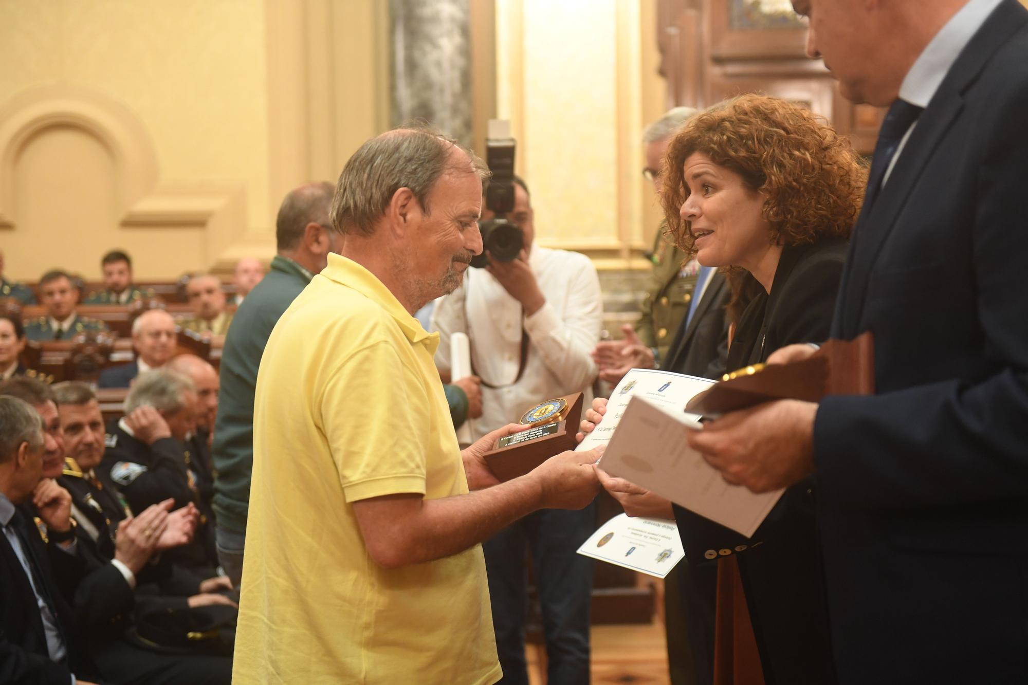 Homenaje a los policías locales de A Coruña que llevan 20 años en el cuerpo