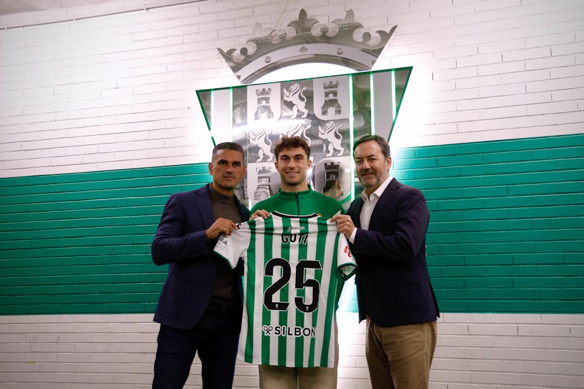 Mikel Goti, presentado como nuevo jugador del Córdoba CF