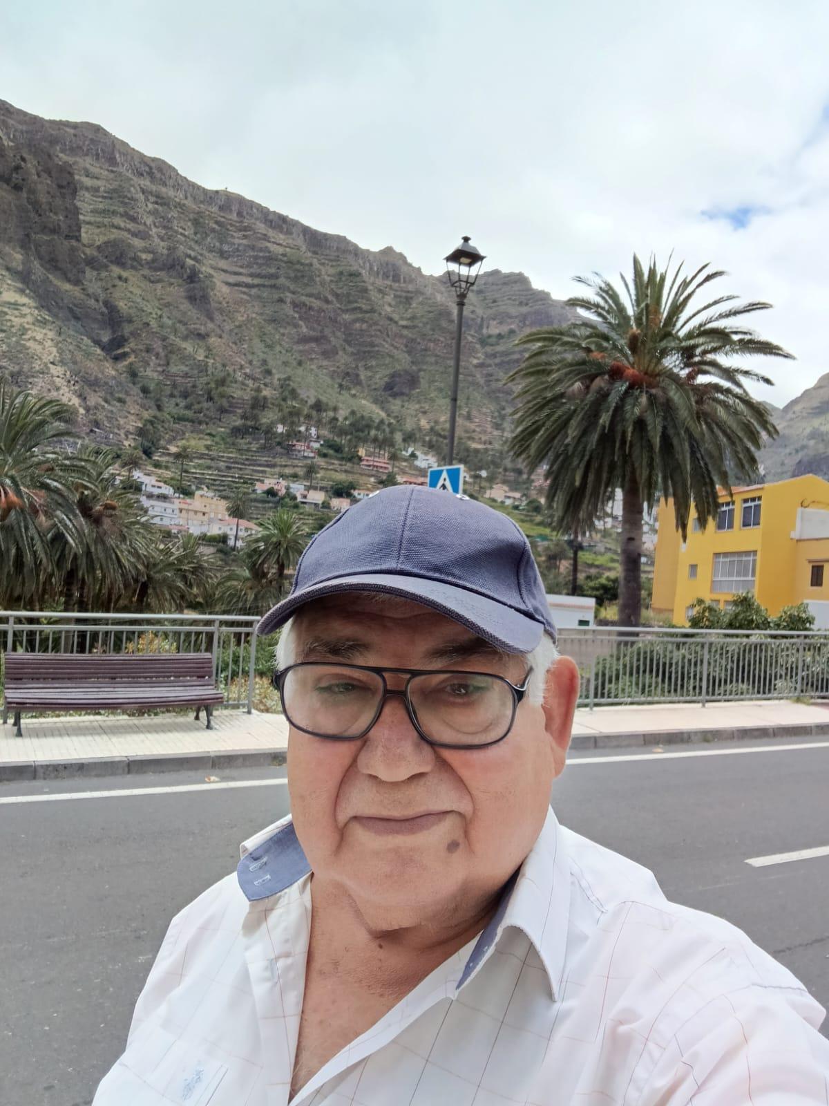 Antonio Chinea, hermano residente en La Gomera de Milagros, la mujer isleña emigrada a Venezuela que ha sobrevivido al terremoto en plena zona cero de la catástrofe.
