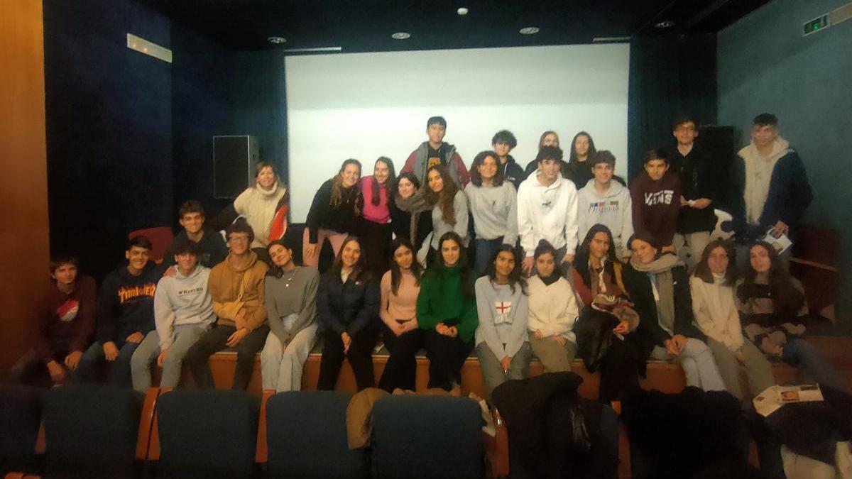 El alumnado de francés de Bachillerato del Colegio Romareda, en la Filmoteca de Zaragoza.