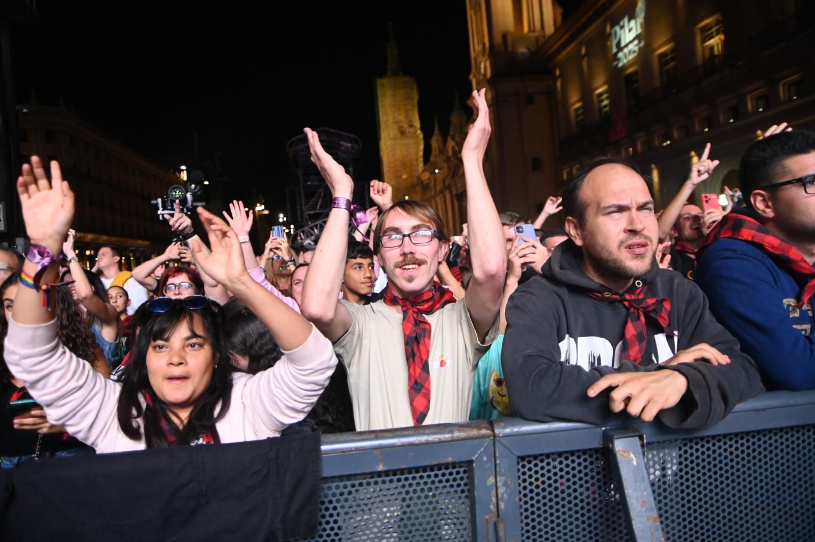 DJ Nano celebra sus 30 años en la música con baño de masas en Zaragoza