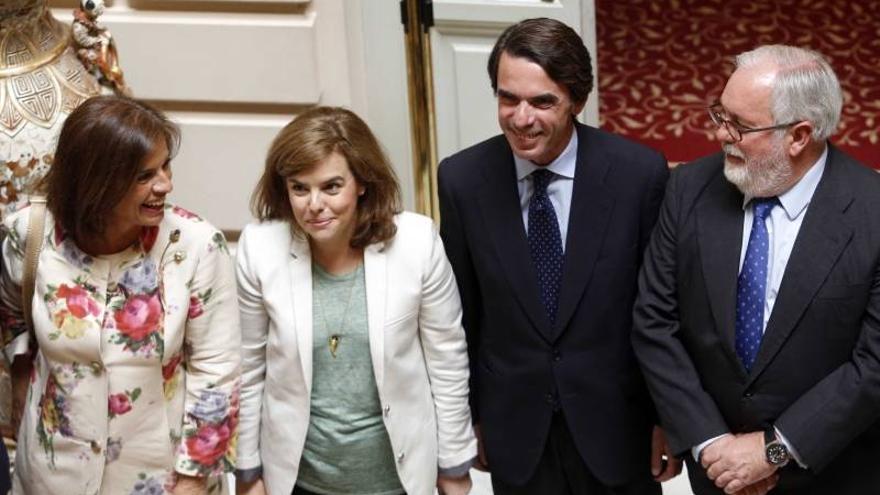 El Gobierno y Aznar impostan unidad ante la cita del 25-M