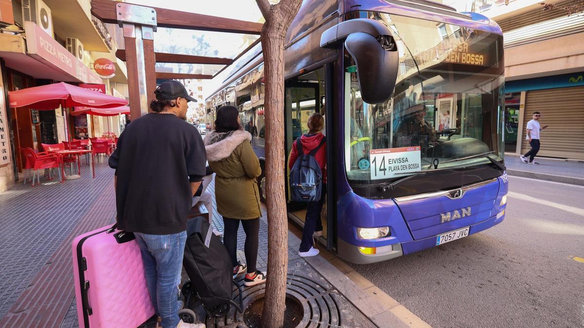 Galería: Autobuses en el centro de Ibiza