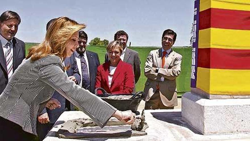 Maria Antònia Munar, durante el acto de colocación de la primera piedra en las obras de la carretera de Manacor, en 2004.