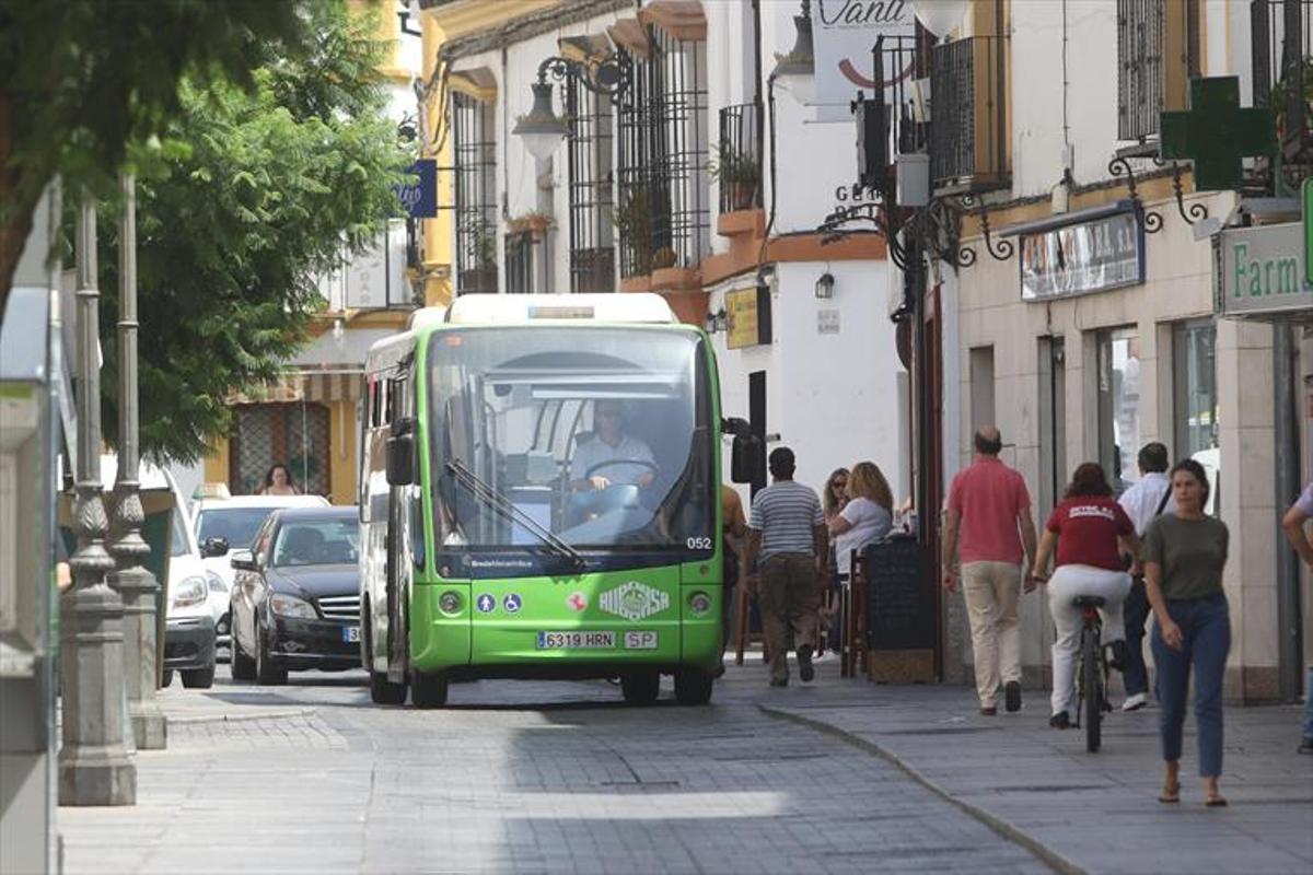 Aucorsa estudia cómo restablecer la ruta del microbús y recuperar viajeros