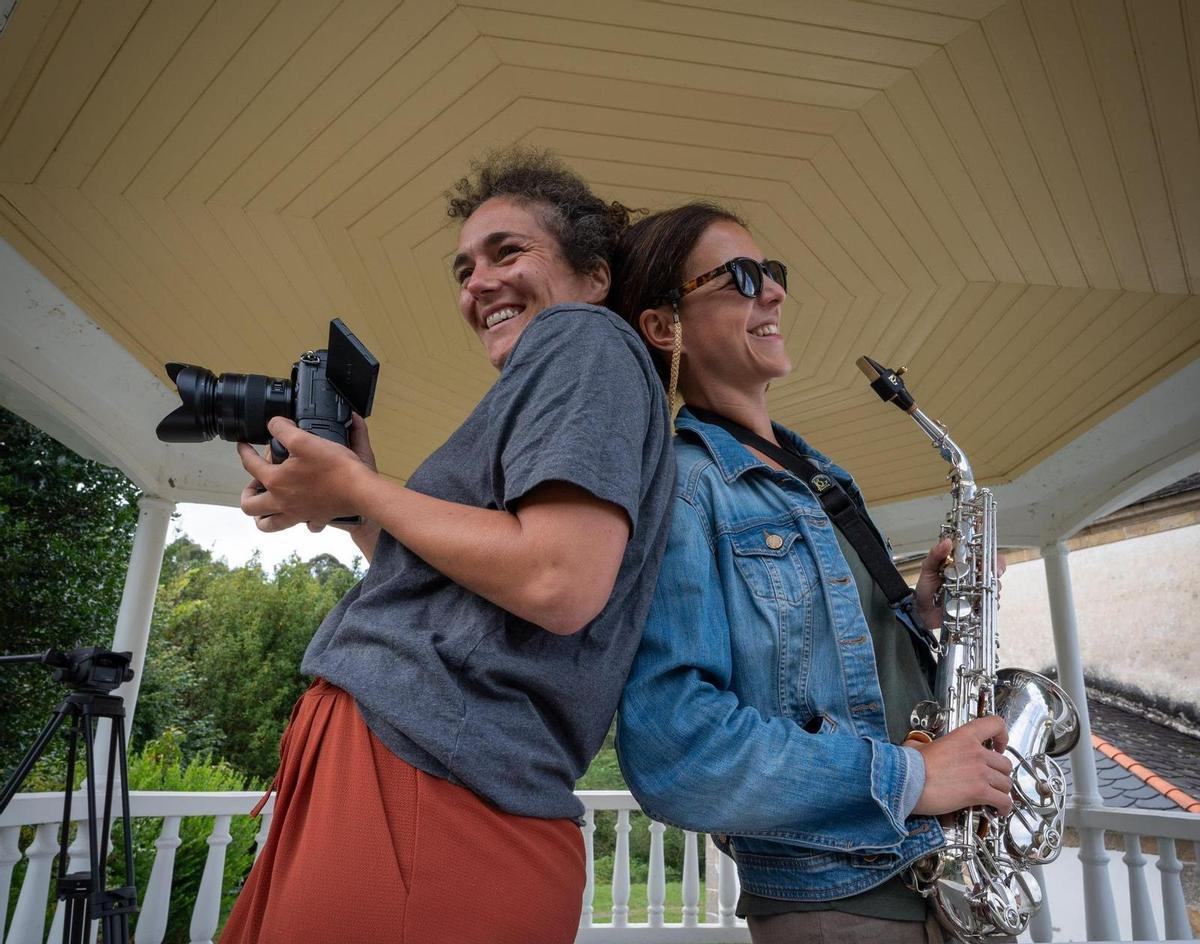 As cineastas Adriana Páramo e Diana Gonçalves durante a rodaxe de 'Resonancias'