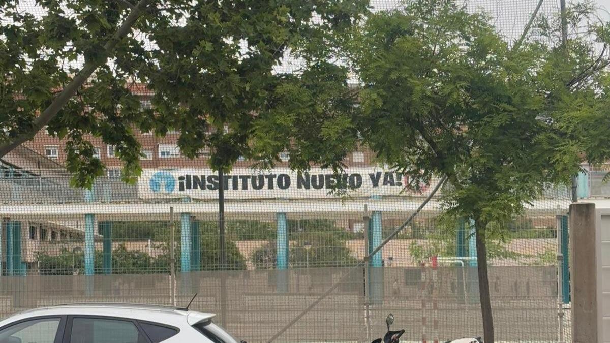 Pancarta en el IES Gaia de San Vicente