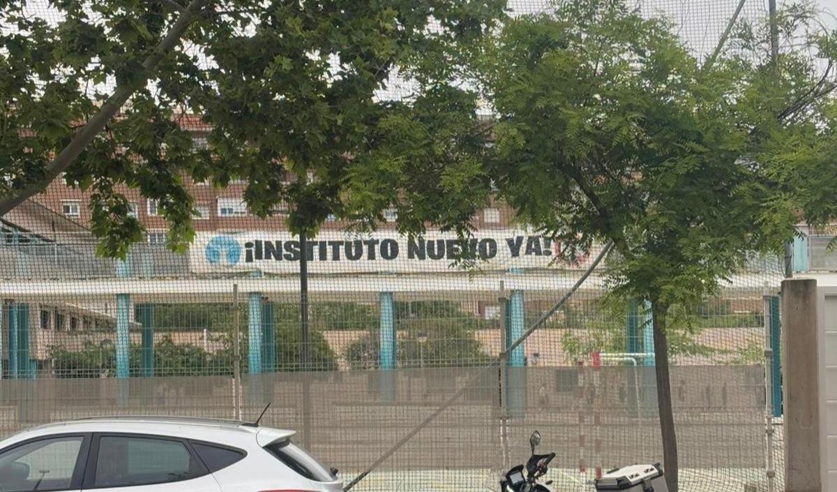 Pancarta en el IES Gaia de San Vicente