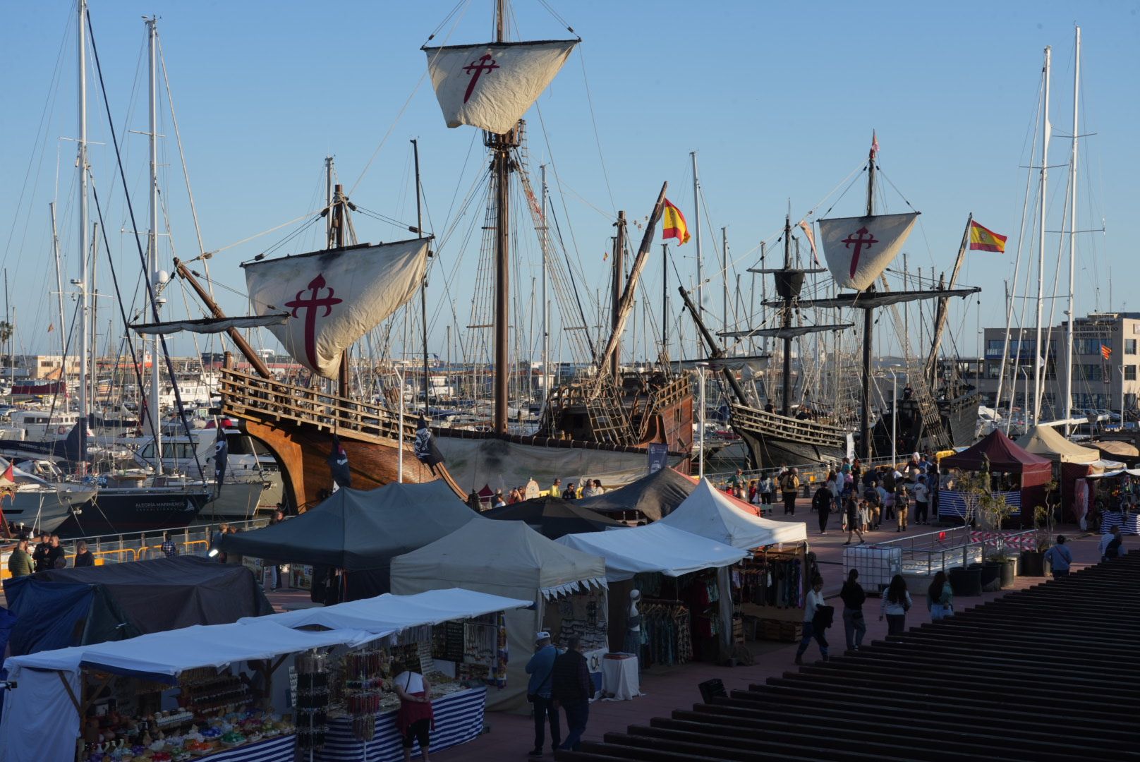 Galería: Amarran los primeros barcos de Escala a Castelló en el Grau