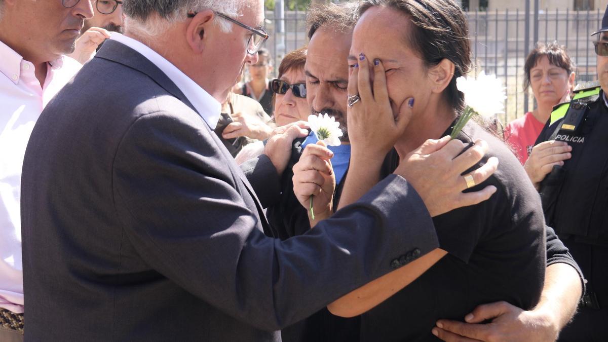 Los padres de la chica de 16 años que murió atropellada en las vías del tren de Montcada.