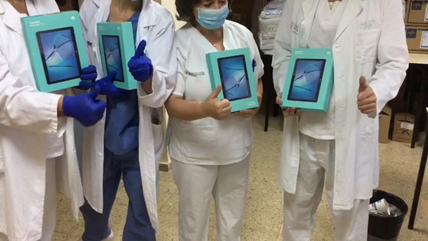 Sanitarios agradecen la compra de tablets para pacientes UCI