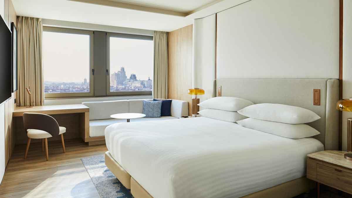 Habitación con vistas en el Madrid Marriott Hotel Princesa Plaza.