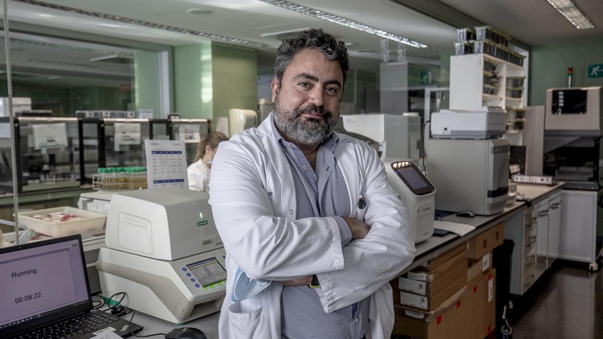 El doctor Antonio Oliver, jefe del Servicio de Microbiología del hospital de Son Espases.