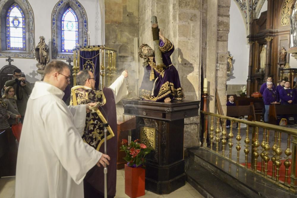 Bajan al cristo Jesusín de Galiana en taxi hasta San Nicolás