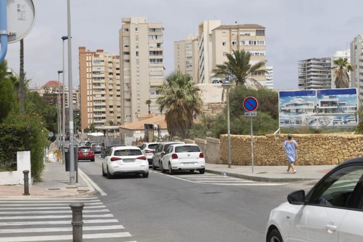 Más de cien placas de calles en Alicante con errores en el nombre