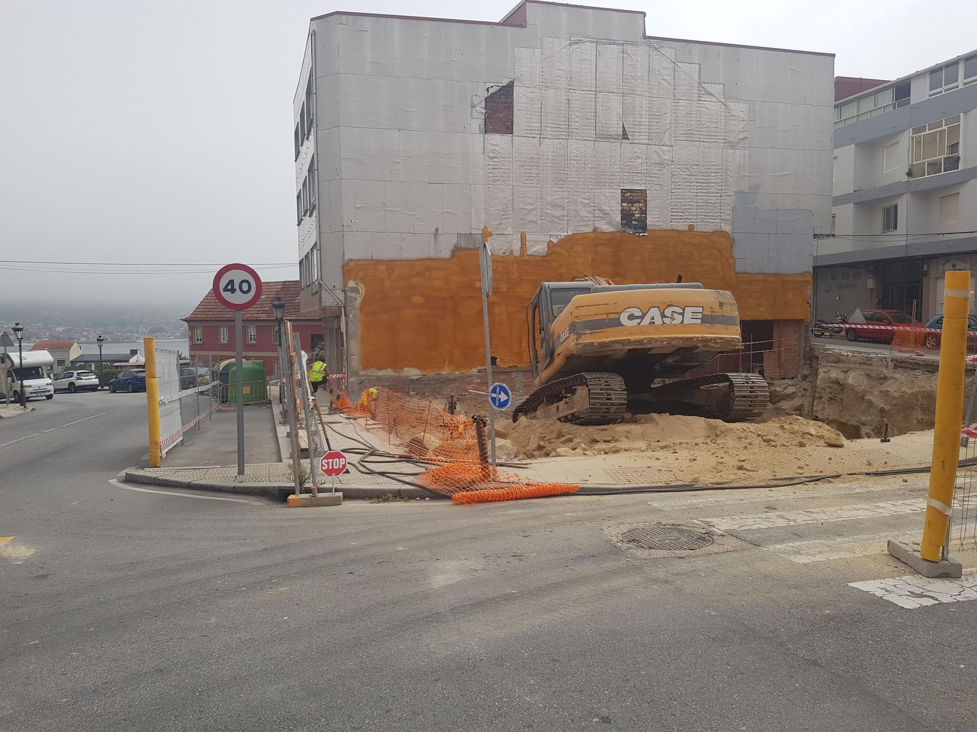 Cimientos para el nuevo edificio de Ramón Cabanillas.