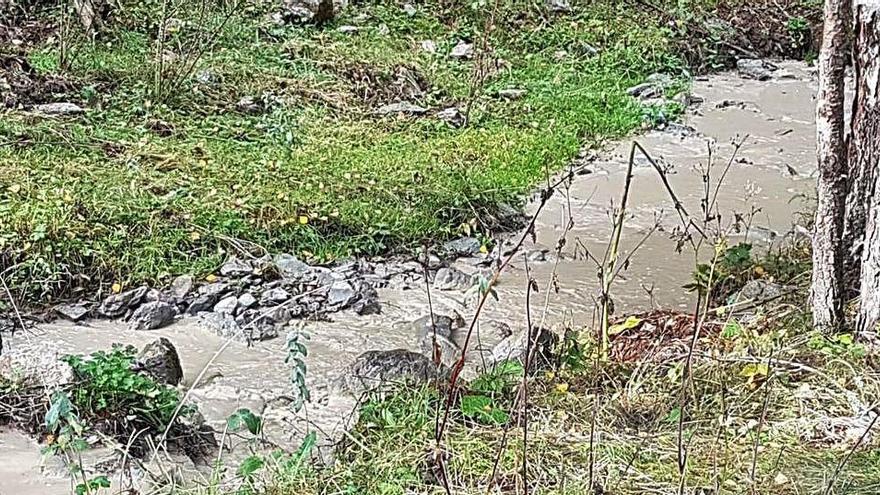 El torrent de les Pletasses brut dels residus de l&#039;obra