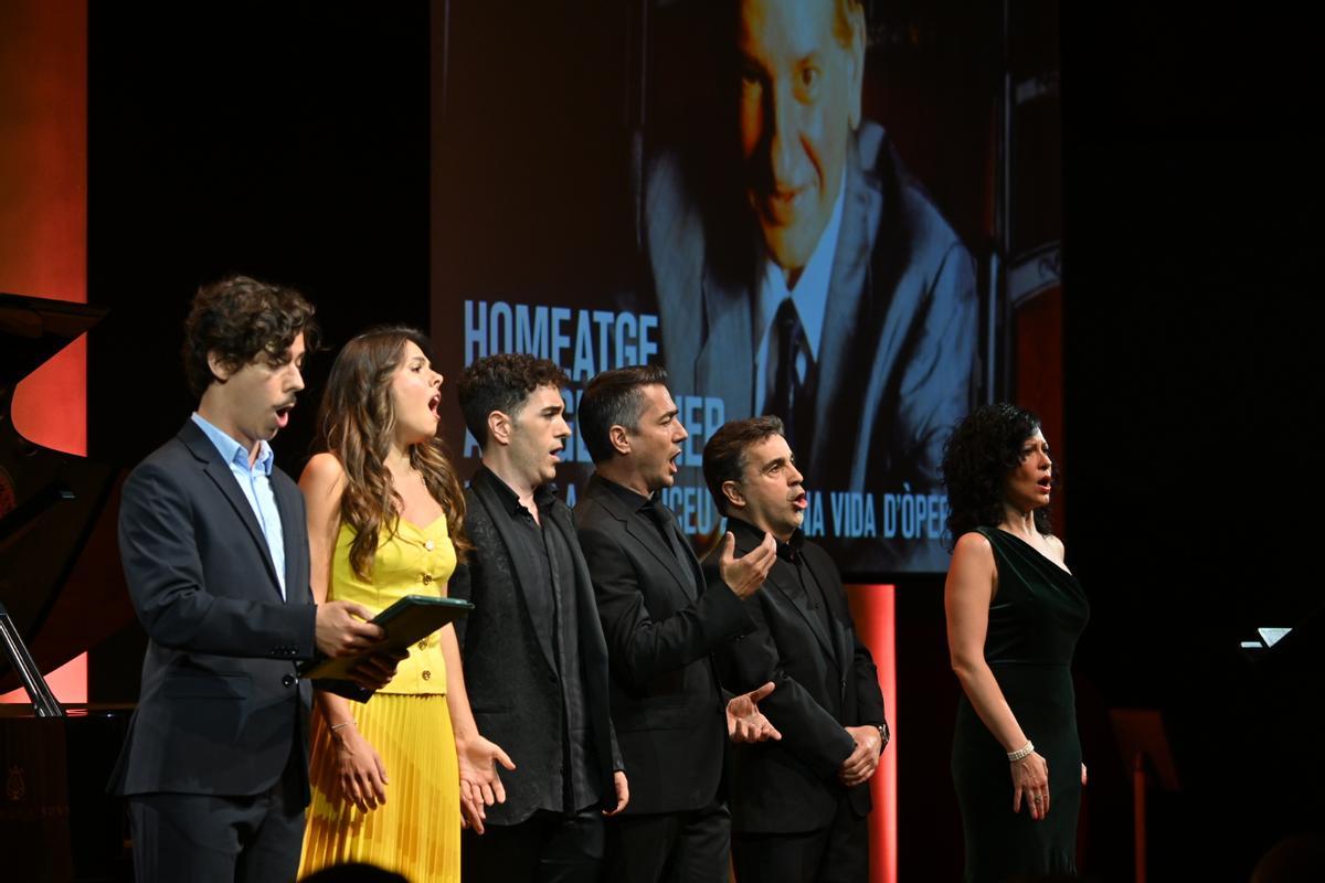 Homenaje a Roger Alier. Desde la izquierda, Jan Antem, Serena Sáenz, Beñat Egiarte, Carlos Daza, Carlos Cosías y Laura Vila