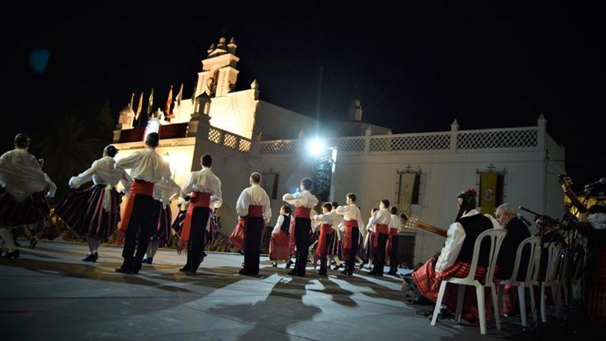 La Asociación Folclórica Tierra de Barros recibe la Medalla de Plata