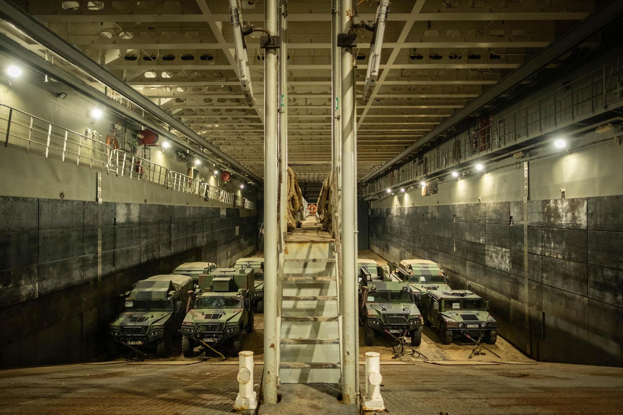 Visita al buque de guerra 'Juan Carlos I'