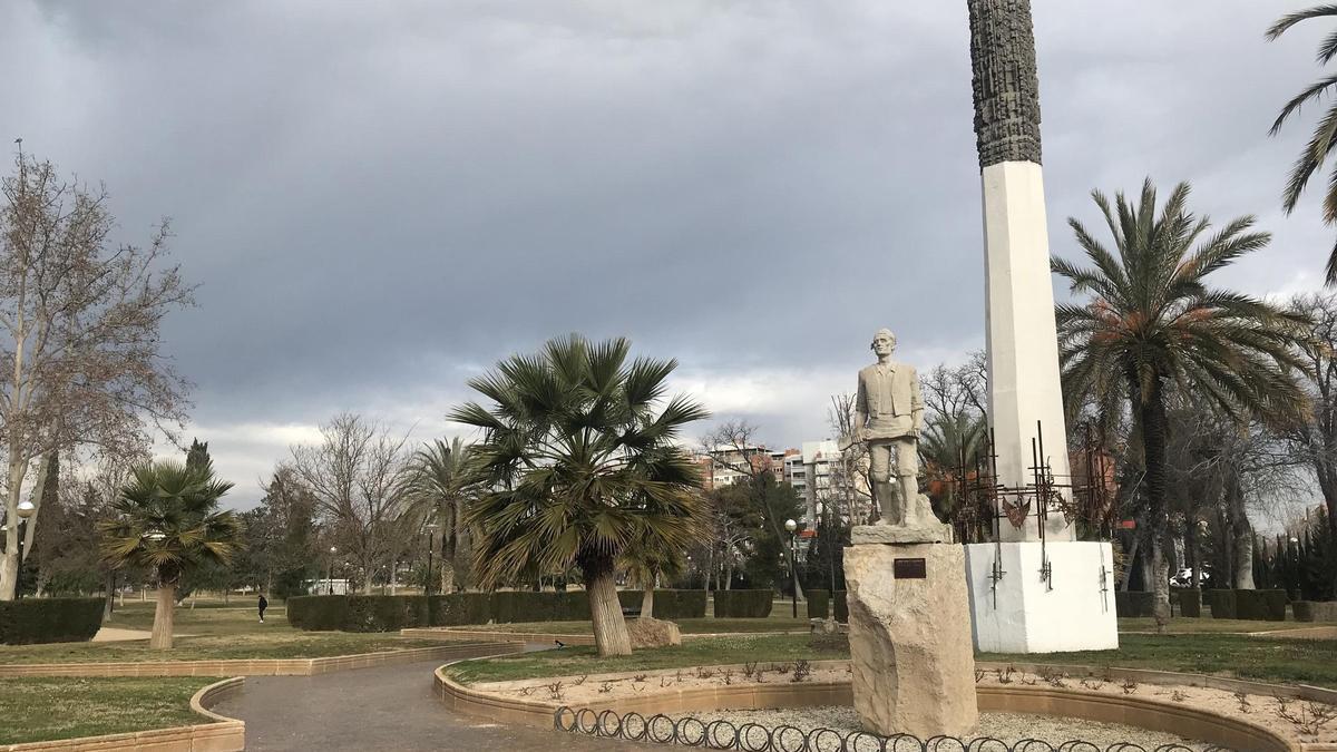 Escultura al héroe de Los Sitios, Tío Jorge, en el parque que lleva su nombre
