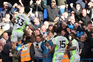 El City vence al Chelsea (0-3) y reabre la batalla por la Premier