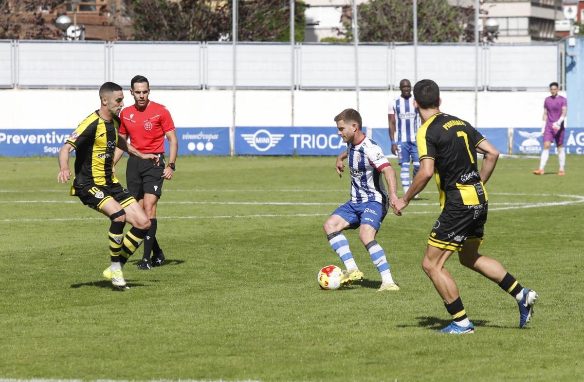 EN IMÁGENES: El Avilés se juega la salvación a una última bala: estrepitosa derrota ante el Barakaldo