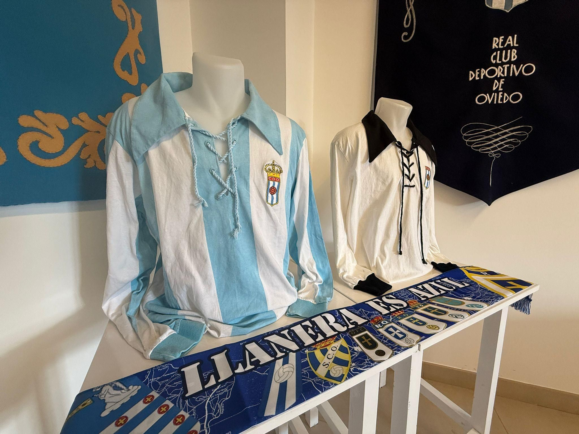 Así fue la inauguración de la exposición Fundadores del Real Oviedo en Lugo de Llanera