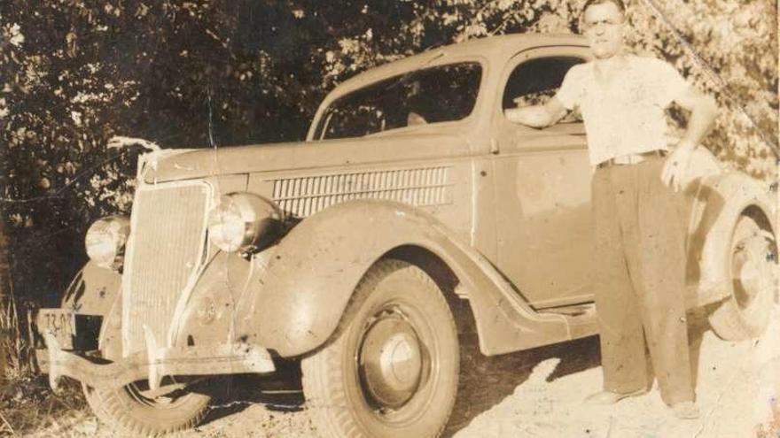 Juan Martínez envió a sus padres esta forto en California (1935).