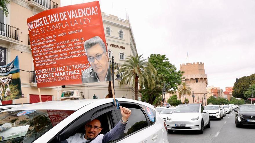 El sector del taxi vuelve a recorrer el centro de València