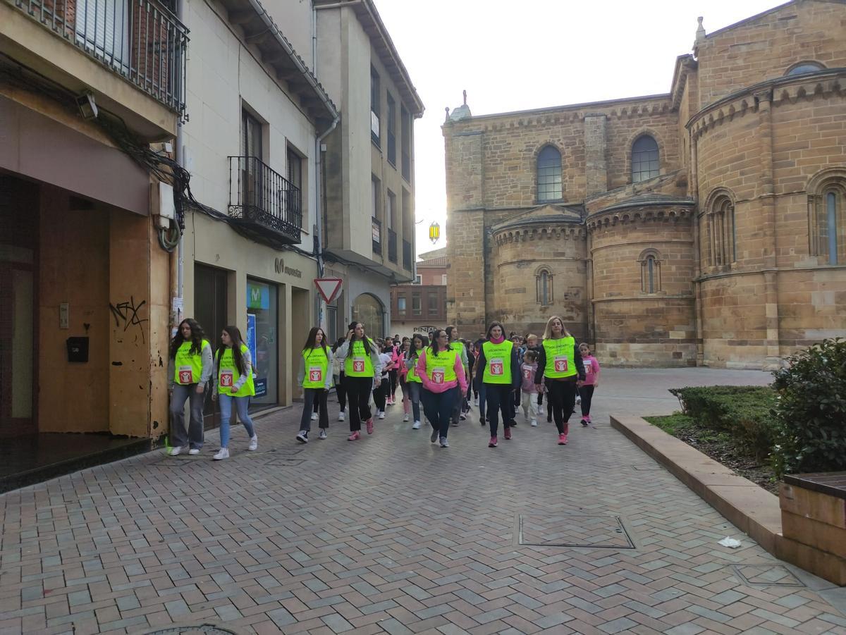 Andarines de la Carrera Save The Children del pasado año, por Santa María.