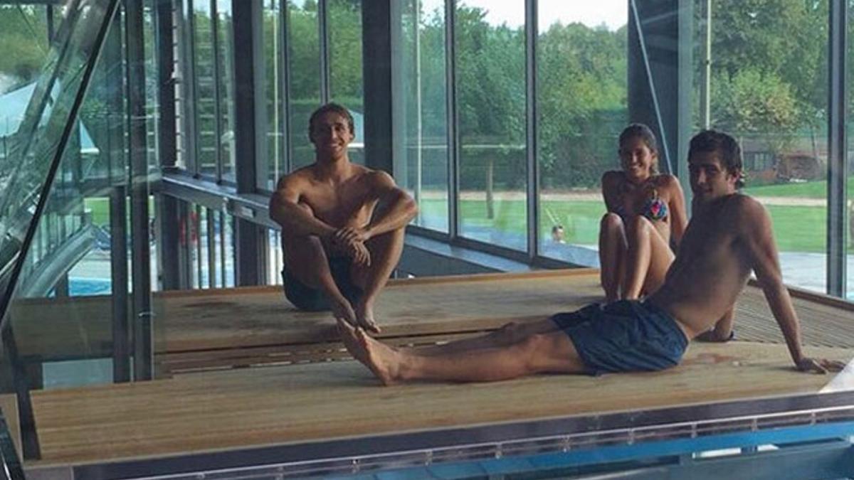 Sergi Roberto, junto a Muniesa, en el balneario