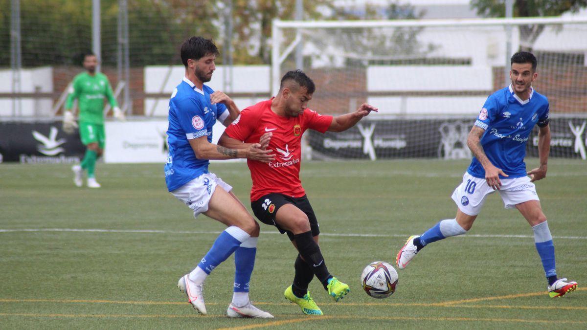 Gattas, del Montijo, en el partido ante el Xerez de la última jornada.