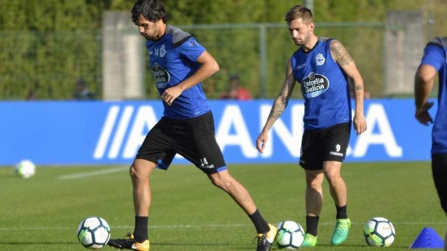 Arribas, junto a Cartabia, durante un entrenamiento en Abegondo.