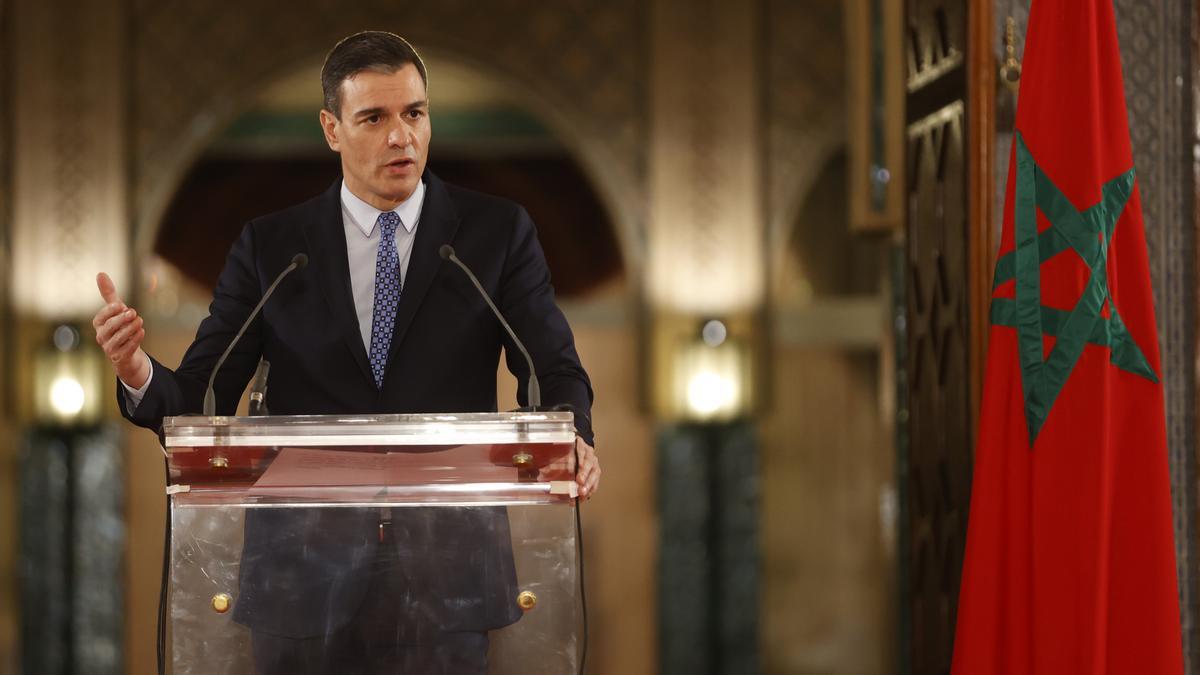 El presidente del Gobierno, Pedro Sánchez, en la comparecencia que pronunció en su viaje a Rabat.
