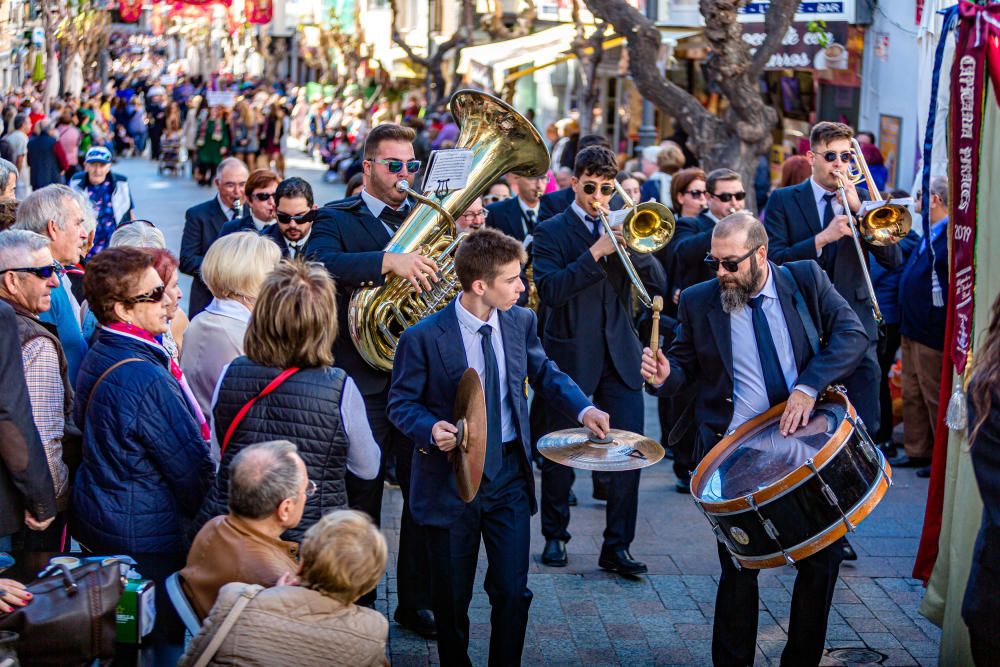 Más de 500 músicos marcan el ritmo en el inicio de las Fiestas de Benidorm