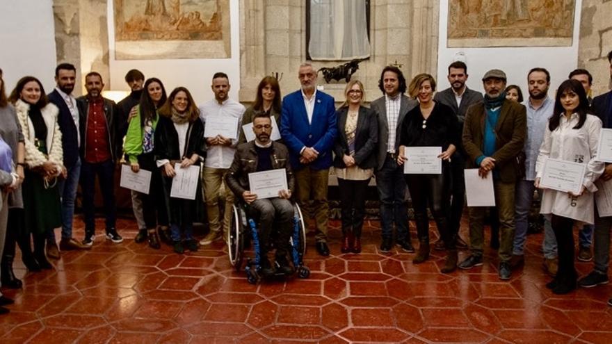 Foto de familia de ganadores y autoridades.