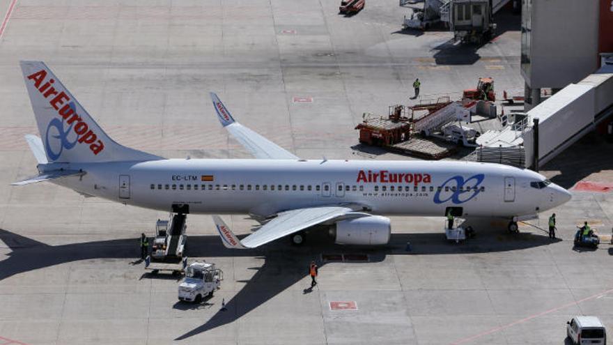 Un aviÃ³n de Air Europa en el aeropuerto de Palma.