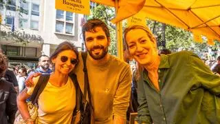 Las historias de los lectores: "Es la tercera vez que venimos desde Madrid, nos encanta Sant Jordi"