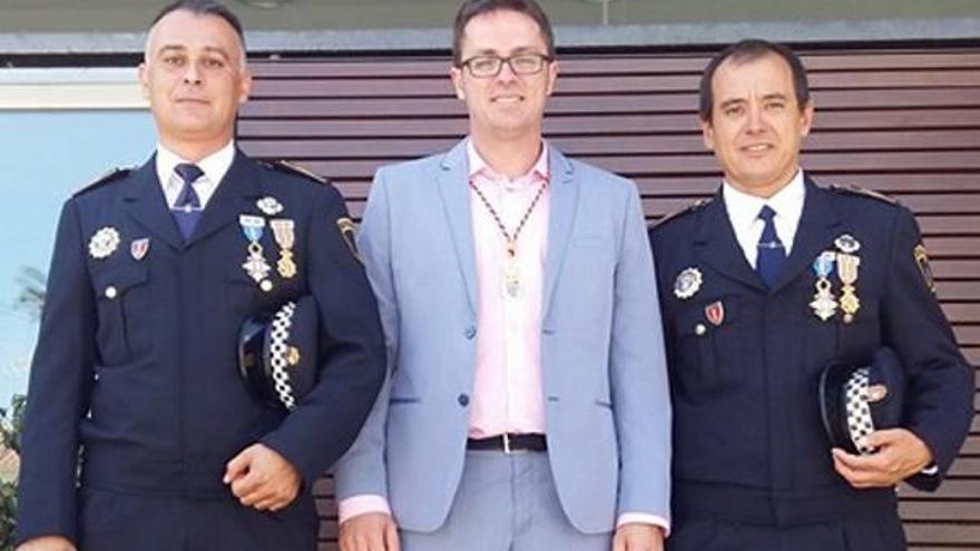 Medalla al Mérito Civil para dos policias locales