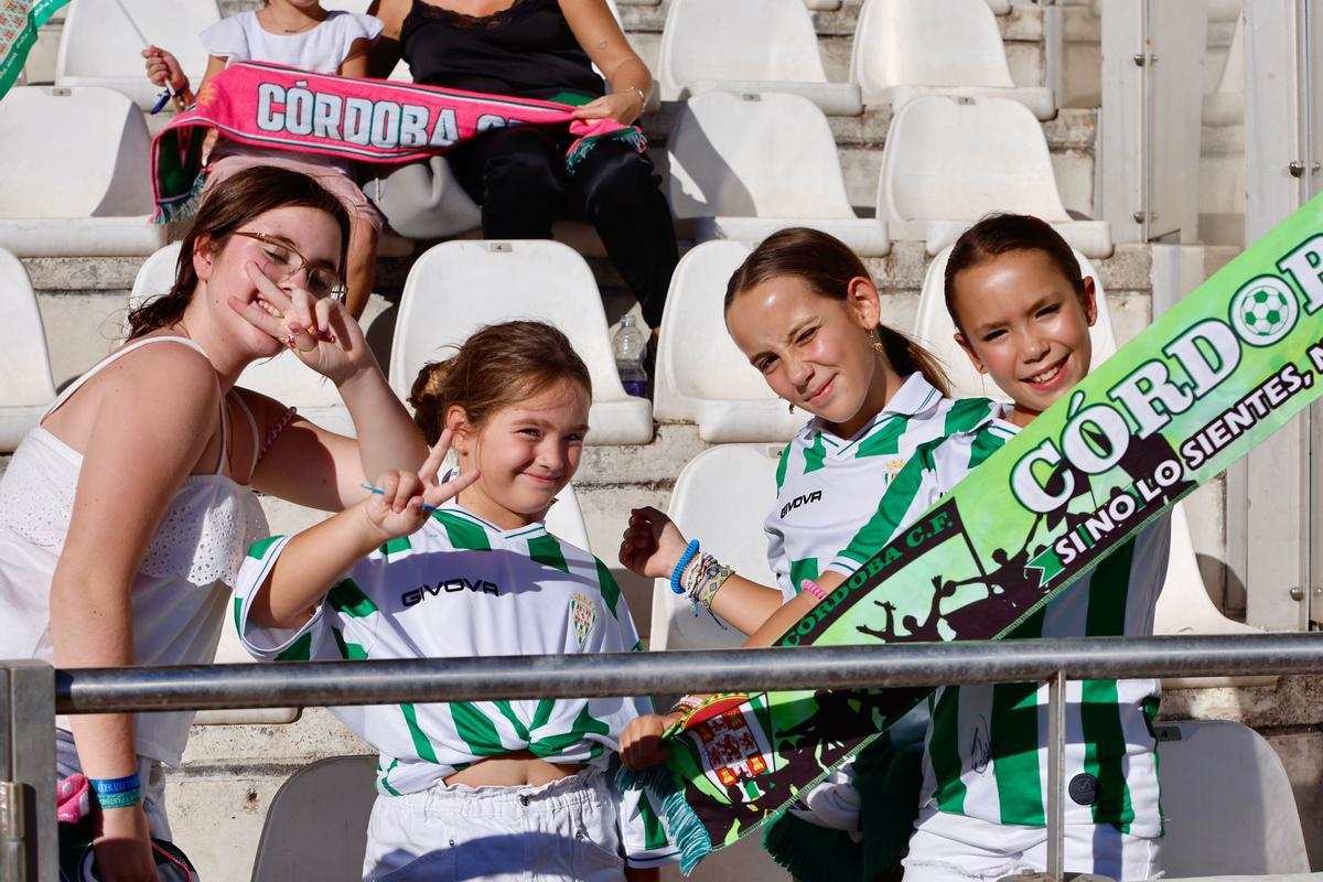 Córdoba CF-Racing de Ferrol | La afición blanquiverde en El Arcángel, en imágenes