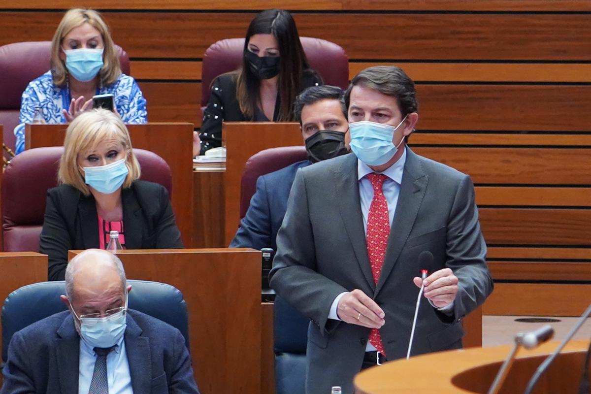 El presidente Mañueco en el pleno de las Cortes de Castilla y León.