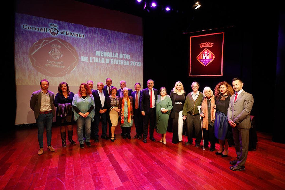 El Consell de Ibiza entrega sus máximas distinciones en una gala marcada por el recuerdo a Joan Tur.