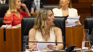 La líder del PP en Extremadura, María Guardiola, en la Asamblea Regional.