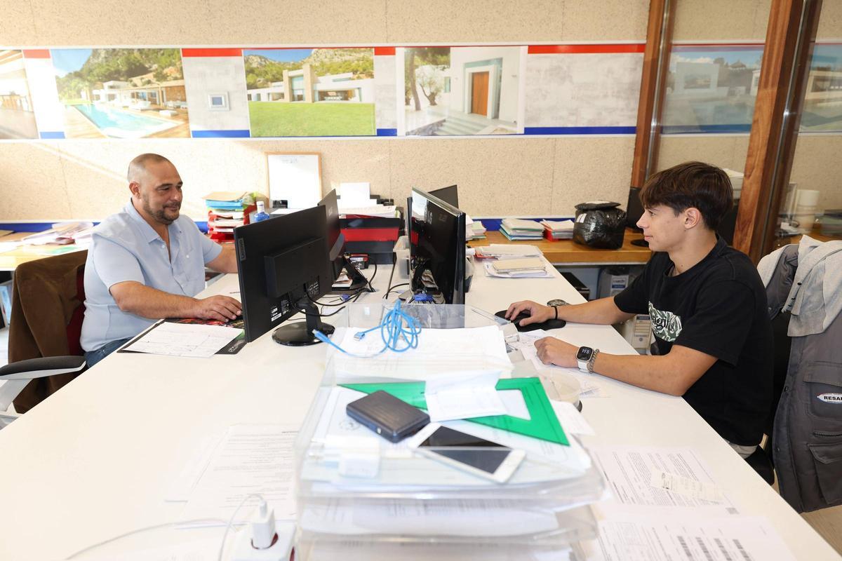 Isaac Calderón ha cedido el testigo a su hijo Gabriel, nuevo director de este grupo de empresas de Ibiza.