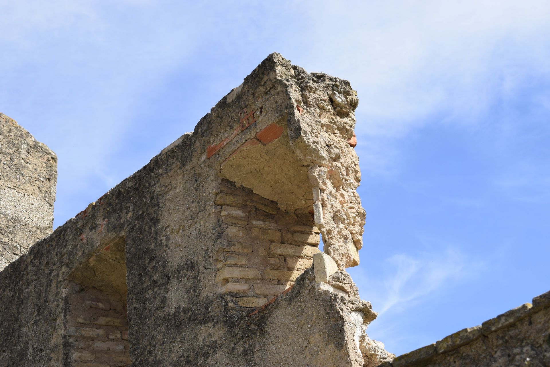 El lienzo de la muralla almohade de Xàtiva entra el la Lista de Patrimonio en peligro