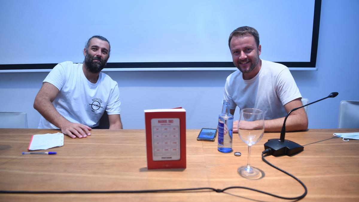 Nacho Carretero y Arturo Lezcano, durante la presentación de &#039;Madrid 1983&#039; en la Fundación Luis Seoane