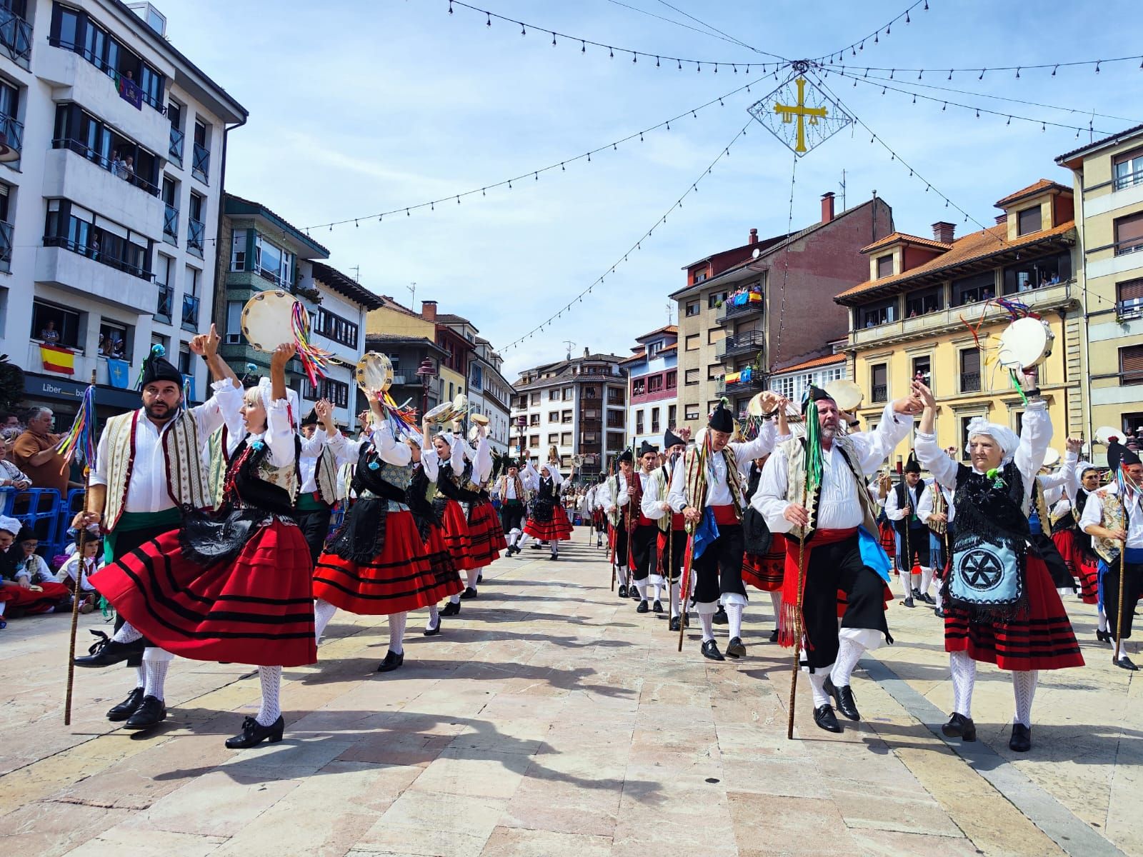 Villaviciosa vibra con la Portalina y la danza del Portal