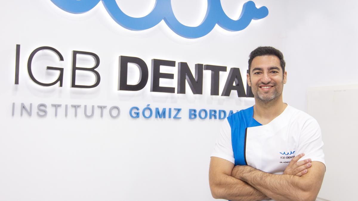 El doctor Alejandro Gómiz Bordalás, odontólogo y experto en implantología inmediata.